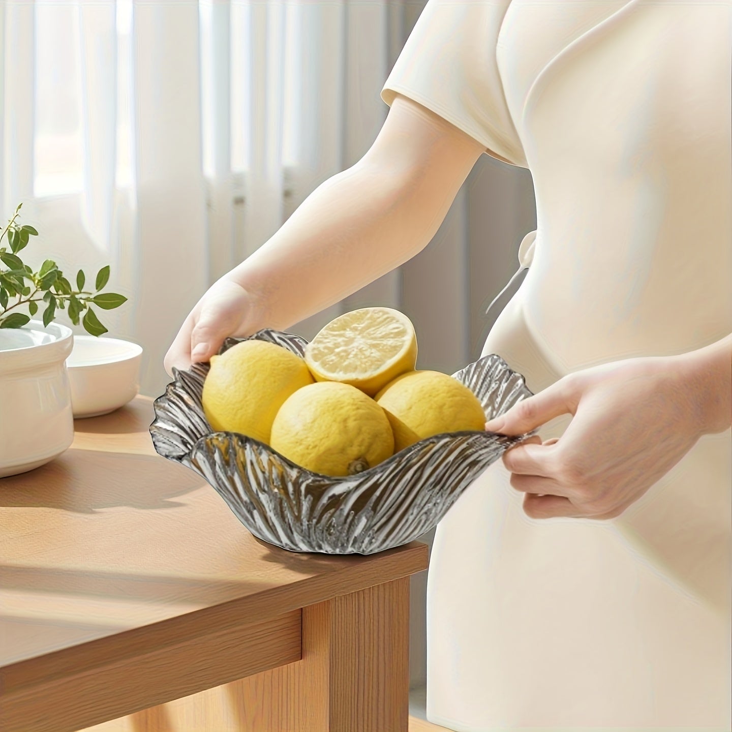 1pc Modern Petal-Shaped Bowl with Flower Petals - PET Dish Suitable for Home, Restaurants, Weddings, Birthdays & Special Occasions - Elegant Table Centerpiece for Desserts, Salads,, Spices